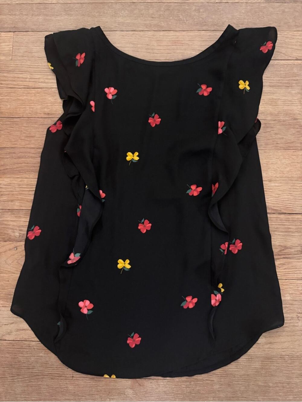 LOFT Women's Black Floral Ruffle Trim Top - Size XS
 b25